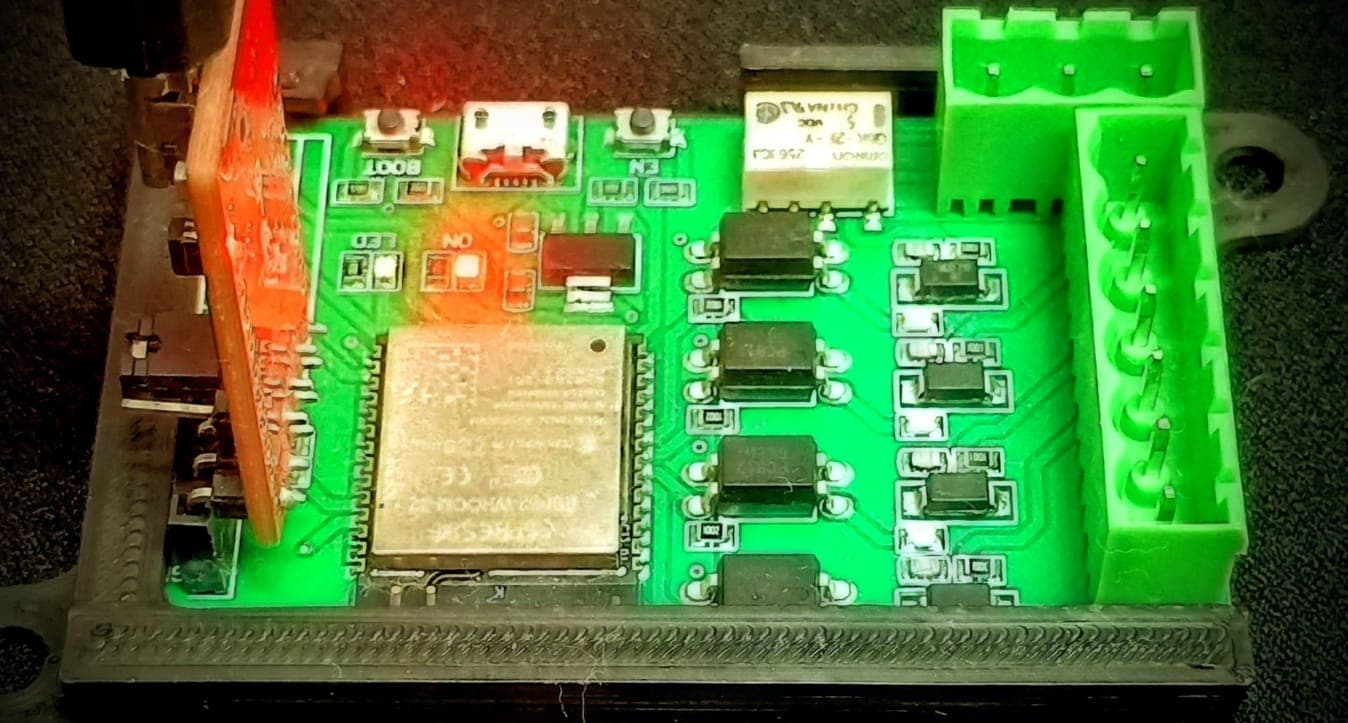 Sensor IoT Apontaê instalado na máquina